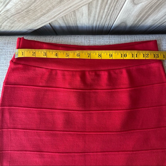 NEW W/ TAGS - Red bandage skirt size L - Picture 7 of 9